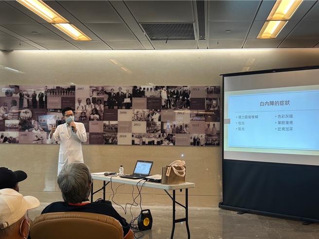 医师林鸿宇说明，白内障是不可避免的老化疾病，及早预防仍可延缓其发生。（亚东医院提供）