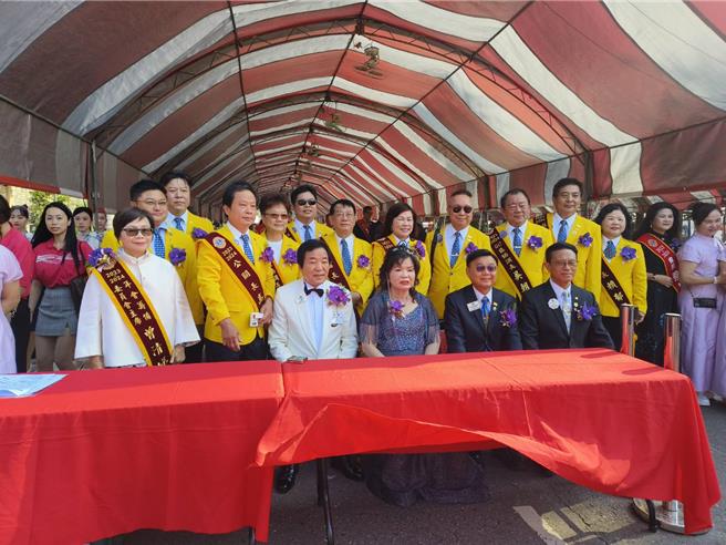 国际狮子会300E-1区今天在嘉义大学举办年会，狮友们齐聚相见欢。（廖素慧摄）