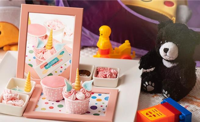 期間限定的「夢想升空孩想飛」親子假期，房客可獲贈獨家迎賓點心及台灣公益黑熊玩偶。(台北遠東香格里拉提供)