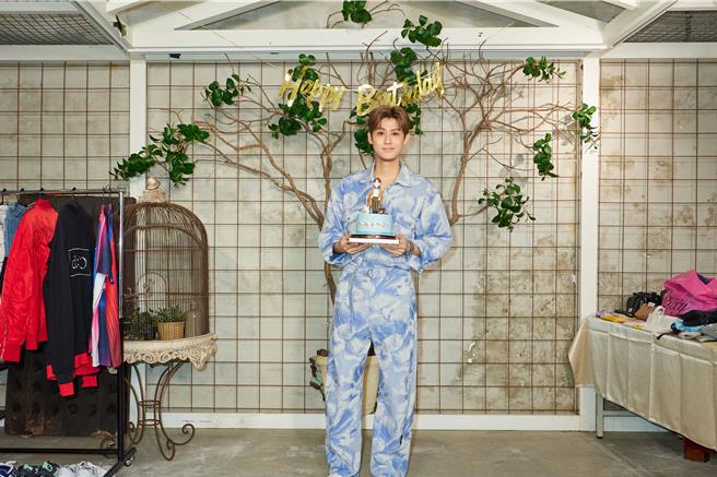 李玉璽公益拍賣度過31歲生日。（晴空鳥提供）