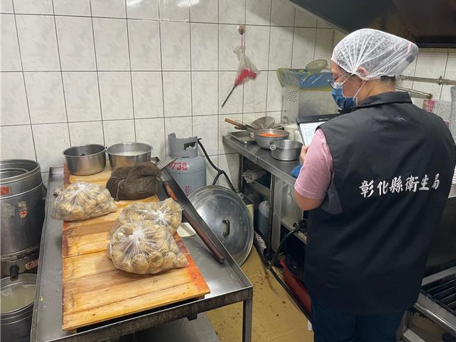 彰化縣衛生局稽查重點包括原料來源、驗收及倉儲管理、作業場所環境及製程流程衛生，及作業期間高風險產品的管控。（彰化縣政府提供／張妍溱彰化傳真）