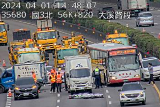 国3南下大溪段4车连环撞 占3线车道！车流回堵5公里