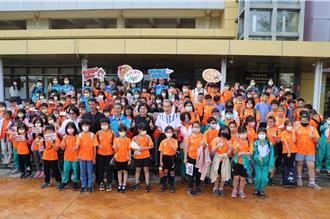 國小生參訪雲縣府張麗善送禮物 學童回贈「這東西」