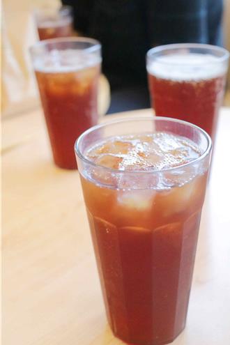 不是愚人節玩笑！ 嘉義市飲料店「限塑令」4月1日上路