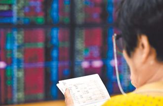 00940在夯什麼？連公園大媽也在買 網曝「買股策略」