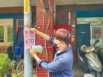 違規小廣告 民眾集撕廣益抽大獎