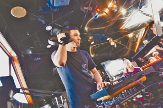 日本舞团Avantgardey嗨翻大港