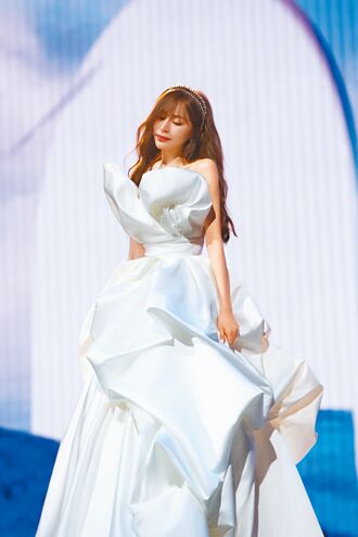 王心凌开唱粉丝喊老公示爱