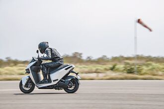 Pulse衝上飛機跑道 心跳飆速