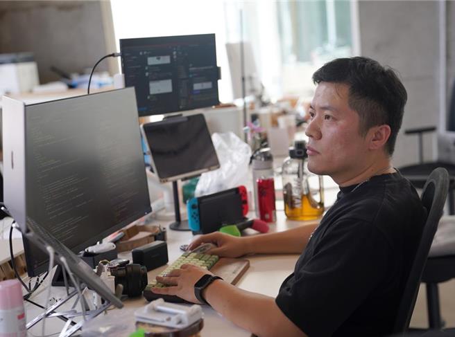 今年，不少大陆企业都在实行「共用员工」，为企业节省人力成本。图为示意图。（摘自新华社）