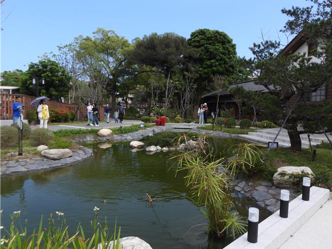  花莲最新景点「将军府1936园区」今天正式开幕，不过上周试营运期间已吸引许多游客抢先开箱走访。（罗亦晽摄）