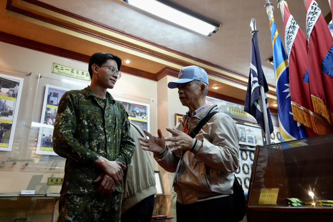 长城之友参访单位队史馆。(234旅提供)