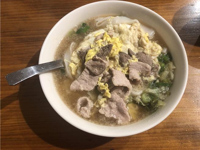 宝林中毒风暴隐忧，龙冈米干节照常举办，将加强业者食安辅导。（吕筱蝉摄）