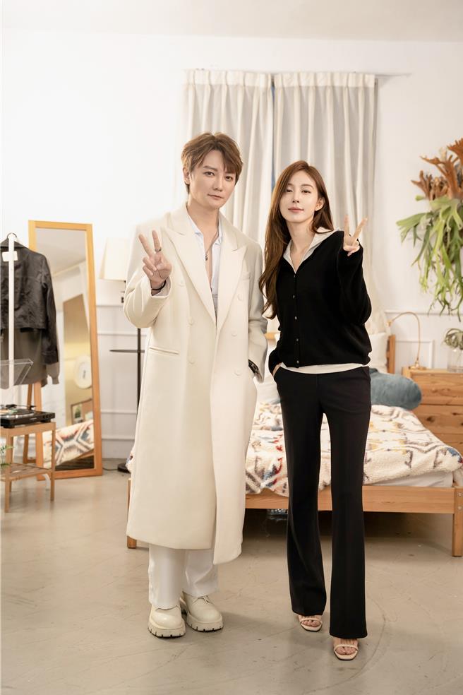 阿沁（左）邀韓國辣模歌手金寶拉合作拍攝MV。（晴空未來提供）