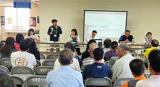 郭國文服務處參與說明會，要求主辦單位覓地另建受水池。（民眾提供／寶智華台南傳真）