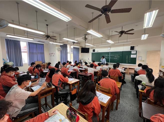 桃园市教育局预估桃园市113学年度国中估增约120班，相较于去年增加了4000人。（桃园市教育局提供／姜霏桃园传真）