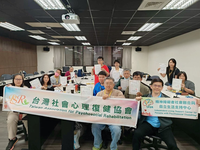台灣社會心理復健協會長期推動精神障礙者自立生活，自112年開辦創新職業訓練模式「精神障礙者同儕支持員訓練計畫」。(照片/台灣社會心理復健協會提供)
