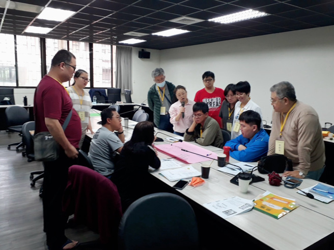 今年計有22位精神障礙者報名培訓，最後有11位來自台北市、新北市、新竹市、高雄市、花蓮縣的學員，取得同儕支持員資格。(照片/台灣社會心理復健協會提供)