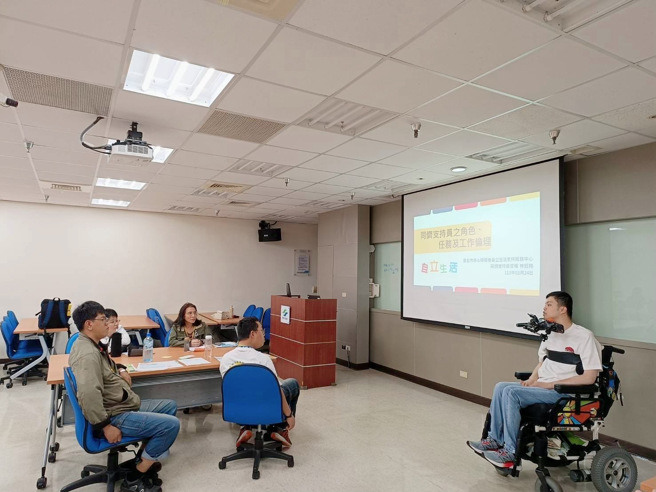 符合現行同儕支持員資格學員，未來將有機會回到各縣市擔任同儕支持員，協助身心障礙者落實自立生活。(照片/台灣社會心理復健協會提供)