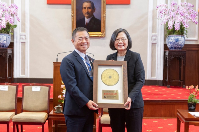 蔡英文總統接見「第 31 屆亞洲臺灣商會聯合總會回國訪問團」。(照片/亞洲臺商聯合總會提供)