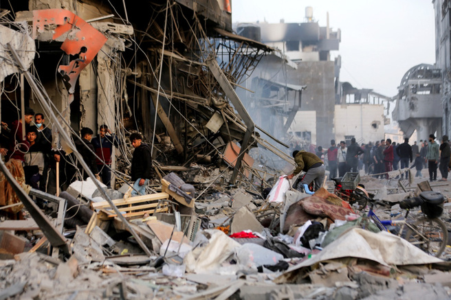 图为西法医院院区1日现况。（图／路透社）