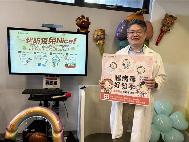 澄清医院中港院区1日举办「战胜肠病毒，健康迎儿童节」卫教宣导活动，提醒家长提醒，「勤洗手、戴口罩」是预防肠病毒不二法门。（澄清医院提供／冯惠宜台中传真）