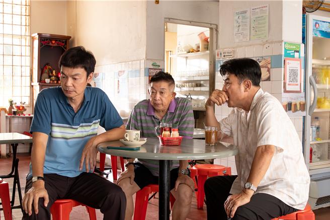 李国煌（左起）、程旭辉、梁志强在《钱不够用3：全部够用》再度合体演出。（华映提供）