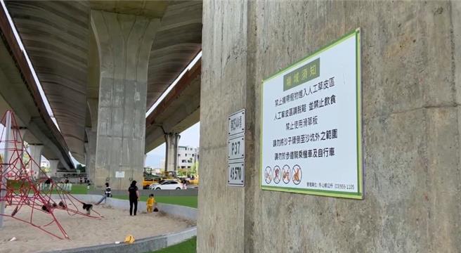 民眾怒批，都有告示牌了，那些人是文盲嗎？（民眾提供／吳佩蓉宜蘭傳真）