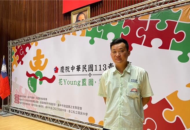 大甲區致用高中進修部餐飲科林正勝同學，獲頒中等學校優秀青年。（致用高中提供／張妍溱台中傳真）