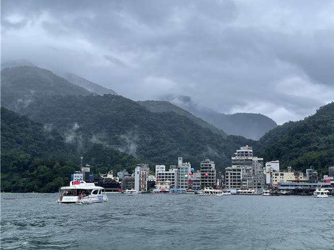 南投县团队参加「研商国土计画法实施问题会议」，向中央提出7项建议，强调未获致明确处理方式前，吁中央延后实施《国土计画法》。（杨静茹摄）。