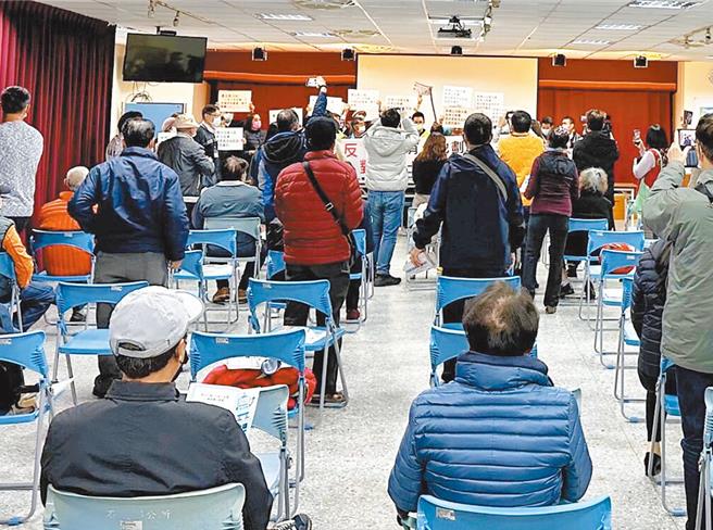 新北市2023年曾針對國土計畫舉辦公聽會，引起強烈反彈，多區農會總幹事到場抗議。（資料照片）