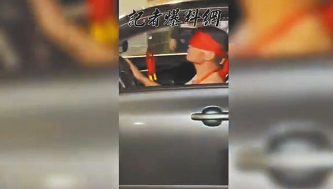 彰化警方3月31日指出，乩童以紅布矇眼開車上百公尺，安全停好車後，讓圍觀的眾人歡呼「神蹟」，已涉嫌觸犯公共危險罪，將依法開單告發。（摘自「記者爆料網」／張妍溱彰化傳真）