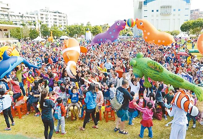 高雄市政府4月4日至7日推出「2024海洋童乐会‧高雄总动员」一系列活动，陪伴孩童欢度佳节。（高雄市政府提供）