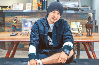 黃明志沒死爆案外案 網紅懸賞6百萬質問：你載我老婆去哪裡？