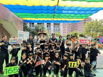 超萌！小小警察體驗教導「拒絕不當碰觸」 婦幼隊這樣做