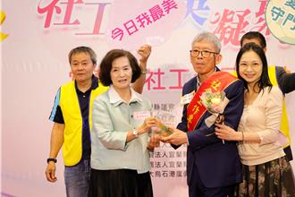 祝賀4／2社工日 林姿妙表揚宜蘭28位傑出社工人員