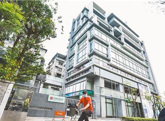 民主基金會又給韓國瑜穿小鞋 藍委轟綠鴨霸「連碎屑也計較」