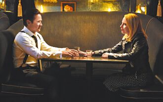 艾美莱恩对戏柯林法洛 羞喊怕出糗