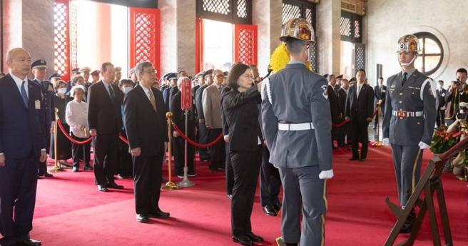 蔡英文總統主持中樞向先祖暨忠烈致祭典禮，國防部長邱國正因其子涉嫌召妓染黃而缺席。（圖／總統府提供）