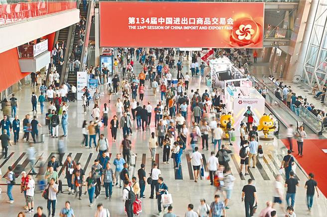 被喻为「中国外贸晴雨表」的广交会，将订于4月15日至5月5日在广州举办，目前已有约3万家企业参展。（中新社）