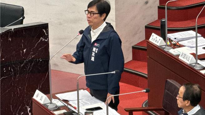 高雄市長陳其邁未鬆口是否使用者付費，僅強調高雄已有SOP，且要評估整體綜效而定。（柯宗緯攝）