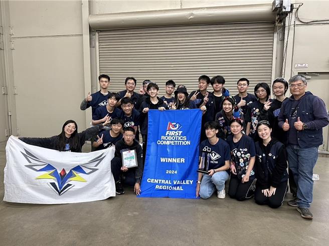 麗山高中勇奪榮獲大會形象獎。（台北市教育局提供／蔡佩珈台北傳真）