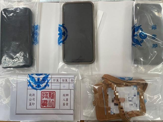 警方查扣到假識別證等證物。（翻攝照片／林郁平台北傳真）