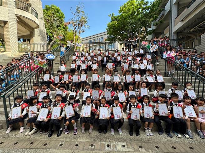 億載國小為慶祝一年一度兒童節，規畫「班級模範兒童表揚」、市級模範兒童選拔」等一系列活動。(億載國小提供／曹婷婷台南傳真)