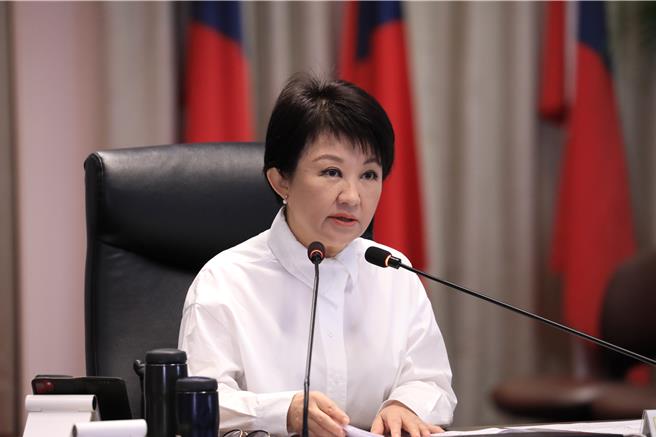 台中市長盧秀燕2日在市政會議中表示，慎終追遠、治喪是人生要事，台中市府因應公墓、納骨塔櫃位數量不足，也為減輕市民負擔，增建置塔位，3大納骨塔總預算達15億元，（陳淑芬攝）