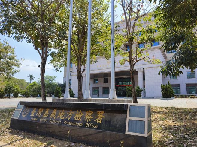 嘉義地檢署對張姓神棍起訴強制猥褻罪，並建請從重量刑。（廖素慧攝）