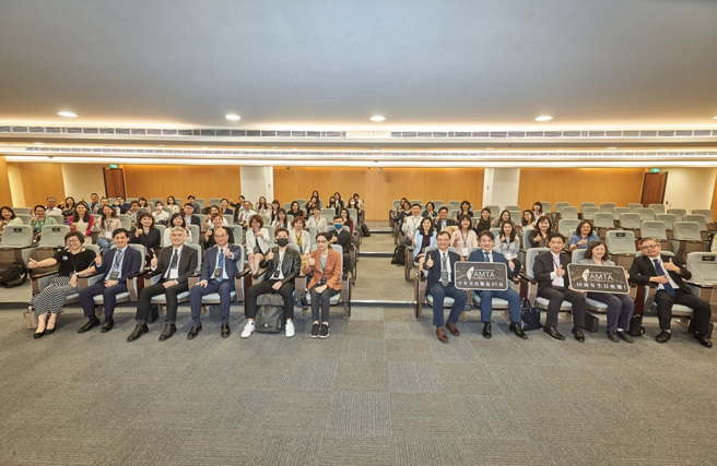 台灣先進醫療科技發展協會成立滿十周年，會員公司數達30多家，今(2)日舉辦「十年有成 醫起共好」周年活動，持續為台灣引進新醫療科技努力。(圖/台灣先進醫療科技發展協會提供)