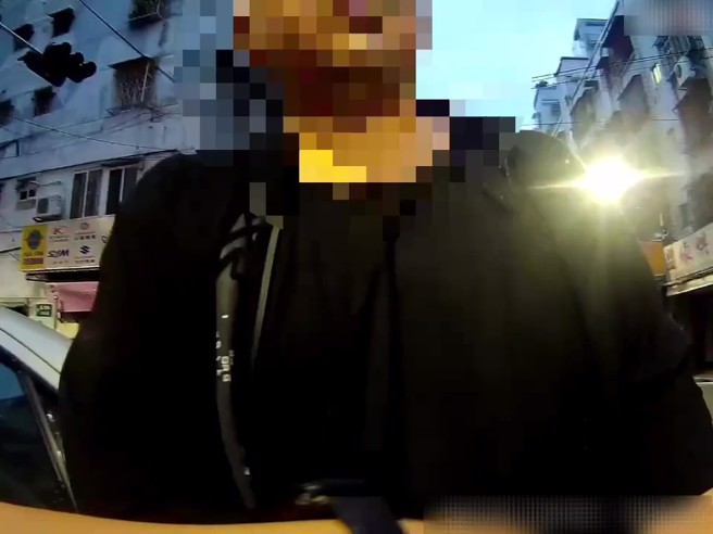 警方發現吳男是詐欺通緝犯。（翻攝畫面）