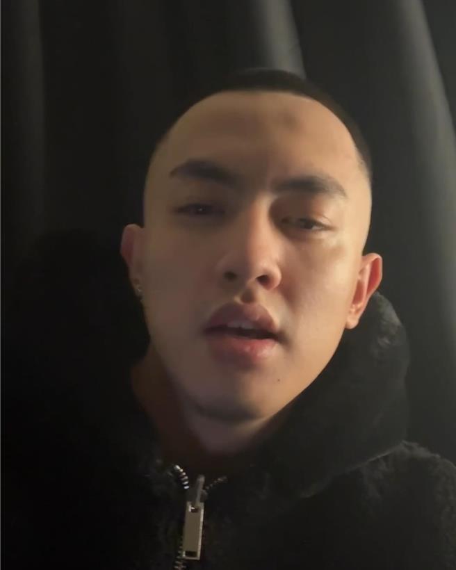 高有翔顶寸头造型拍影片唱新歌，引起讨论。（截自高有翔个人社群）