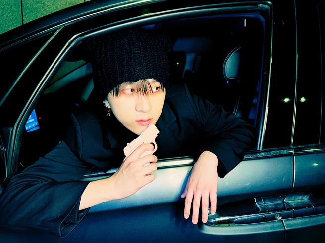 吴昱廷释出新曲〈里昂〉片段，影音观看次数突破百万。（滚石唱片提供）